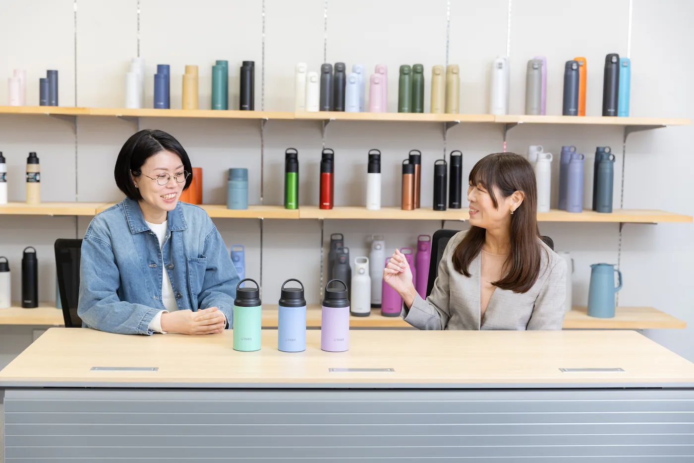 Kitajima from the Design Team, Solution Group, and Takada, in charge of Vacuum Flask Planning from the Product Planning Team, TIGER Corporation